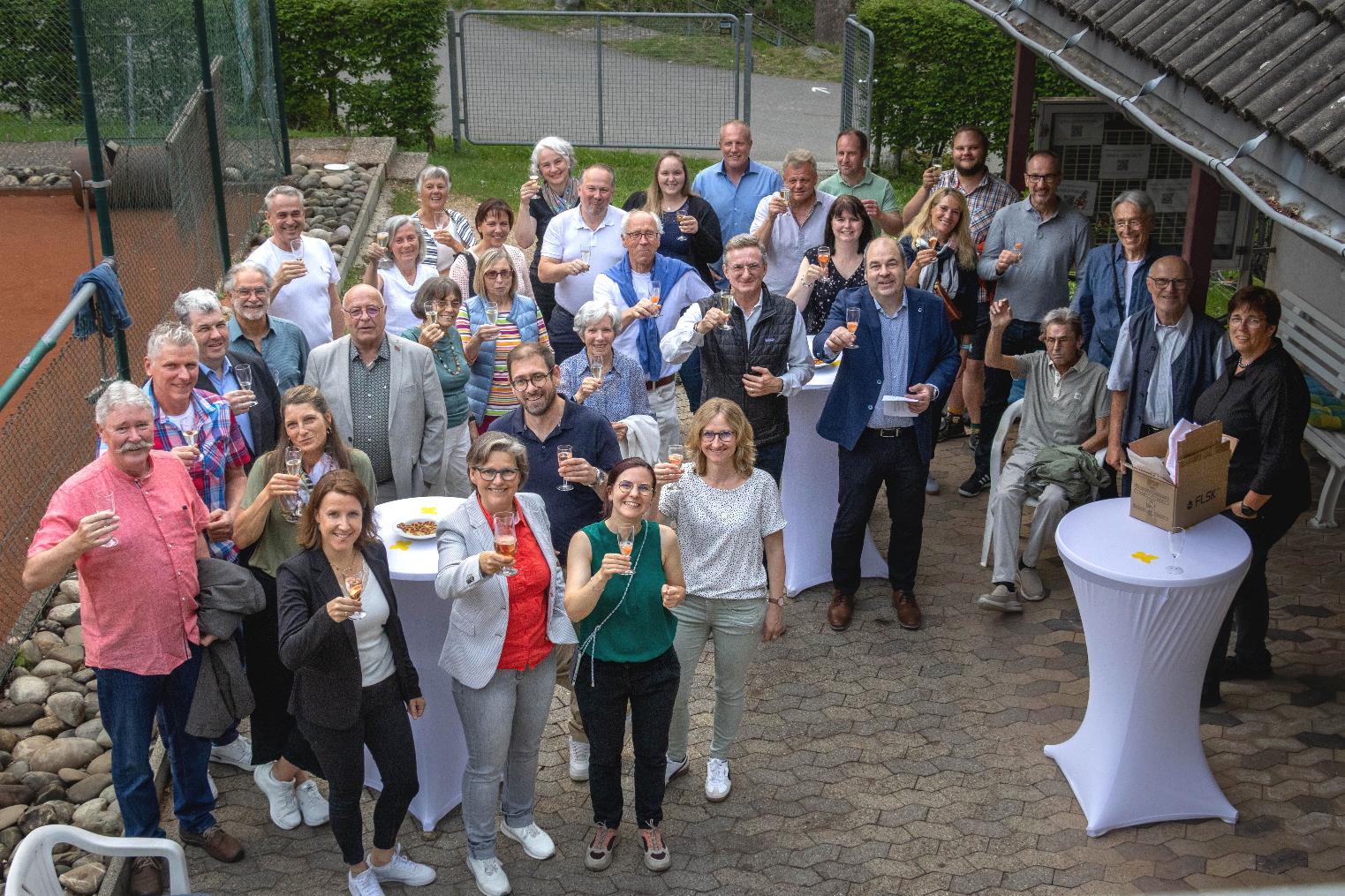 der volljährige Teil der Schönauer Tennisfamilie